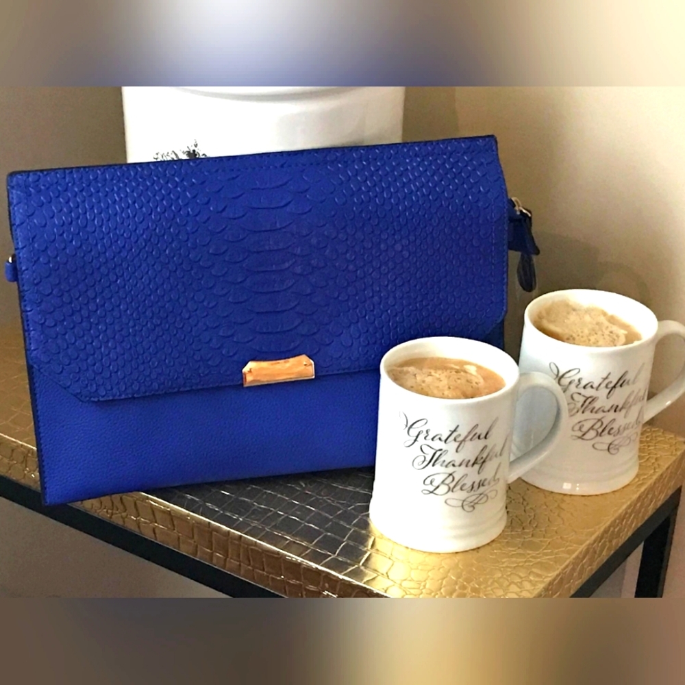 Royal Blue clutch 💙👝